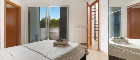 1 chambre, fer et planche à repasser, accès Internet