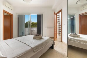 1 chambre, fer et planche à repasser, accès Internet