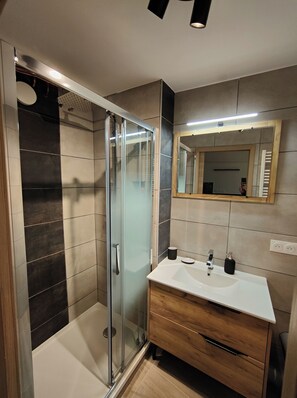 Studio, Non Smoking | Bathroom