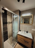 Estudio, no fumadores | Baño | Ducha, cabezal de ducha tipo lluvia, secador de pelo y jabón