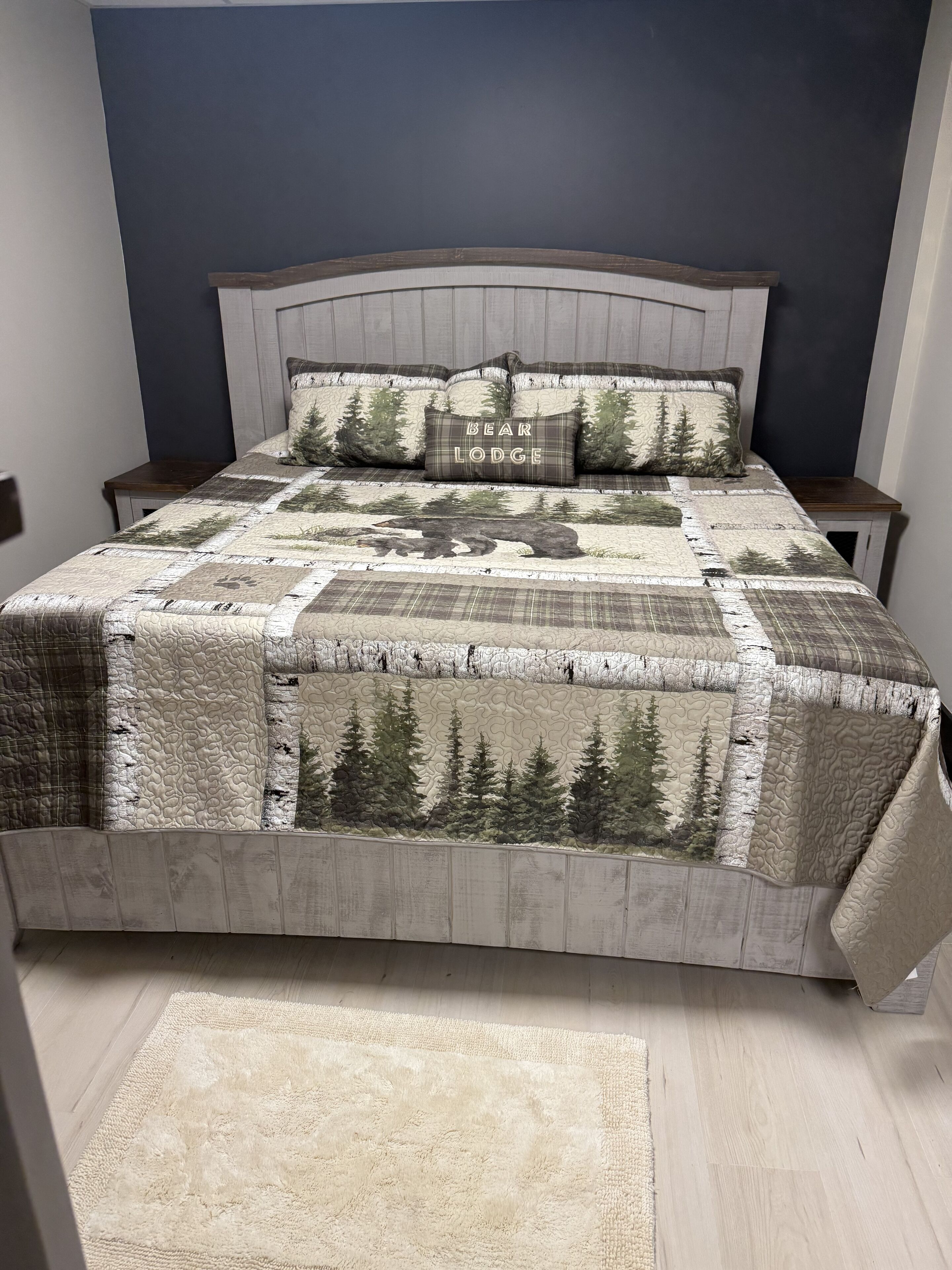 8 bedrooms, WiFi, bed sheets