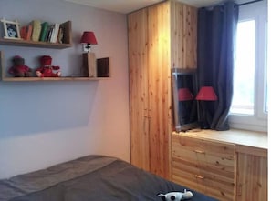 2 bedrooms, iron/ironing board
