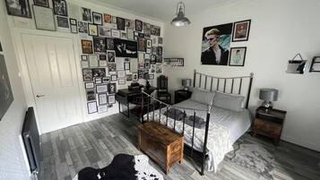 Apartment | 3 bedrooms, iron/ironing board, free WiFi, bed sheets