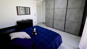2 bedrooms, internet, bed sheets