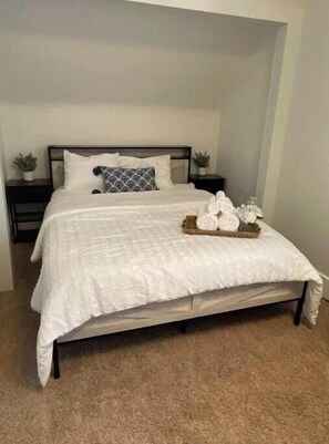 3 bedrooms, WiFi, bed sheets - Minutes to Cedar Point- 5 Beds (Sandusky)