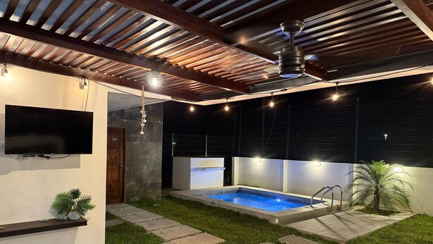 A covered outdoor area with a pool, a ceiling fan, and a TV mounted on the wall. - Casa Kai, a house with everything around it: mountains, beaches, tranquility... (Quebrada Ganado)
