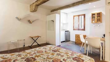 Estúdio standard | Ferros/tábuas de passar roupa, Wi-Fi de cortesia