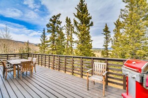 Outdoor dining - Cozy Moose Grove: ski, hike, fish & relax (Fairplay)