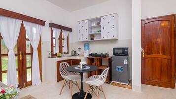 Fridge, microwave, stovetop, electric kettle