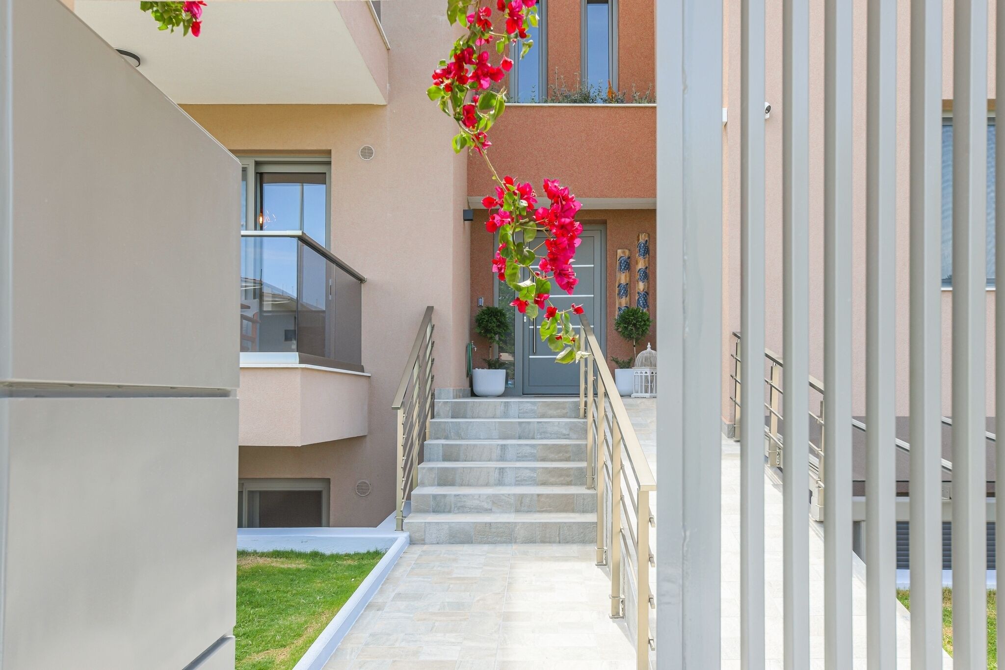 1 多间卧室、客房内保险箱、隔音、熨斗/熨衣板