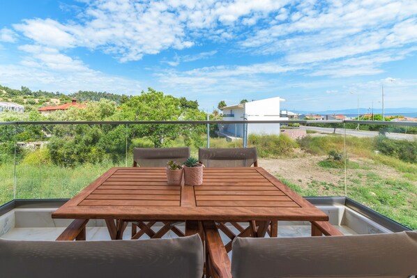 Deluxe Apartment, Partial Sea View | 1 bedroom, in-room safe, soundproofing, iron/ironing board