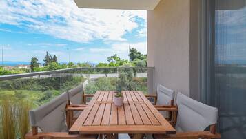 Apartamento exclusivo, vista para o jardim | 1 quarto, cofres nos quartos, quartos à prova de som