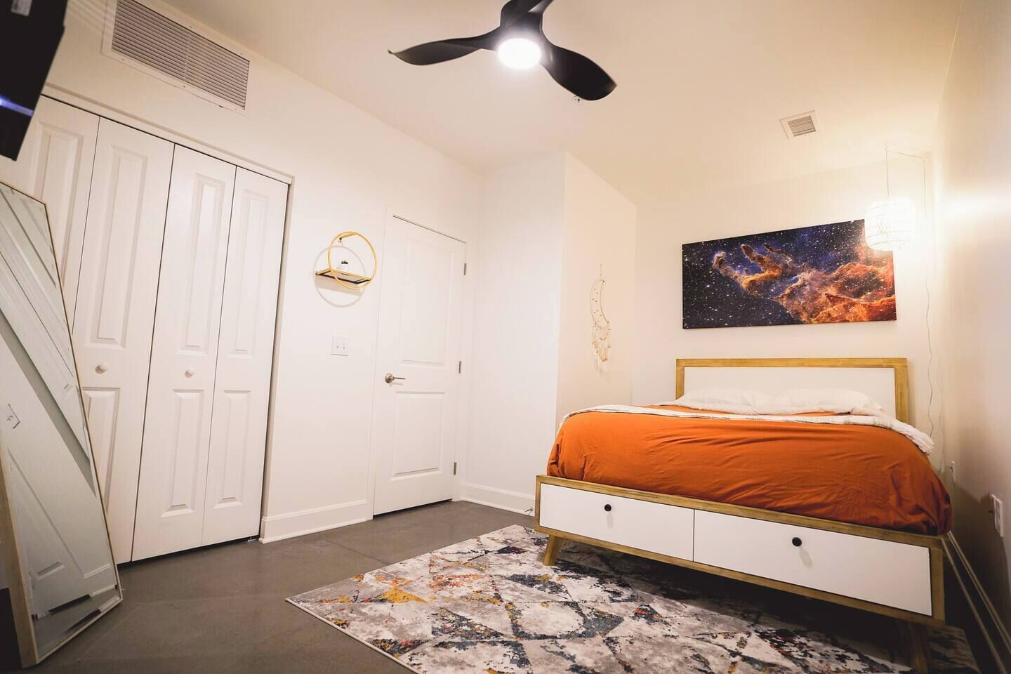 2 slaapkamers, een strijkplank/strijkijzer, wifi, beddengoed