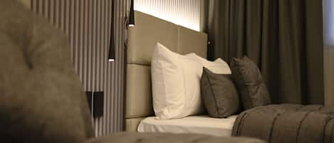 In-room safe, bed sheets