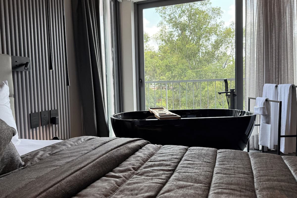 Traditionellt rum | Värdeförvaringsskåp på rummet och sängkläder