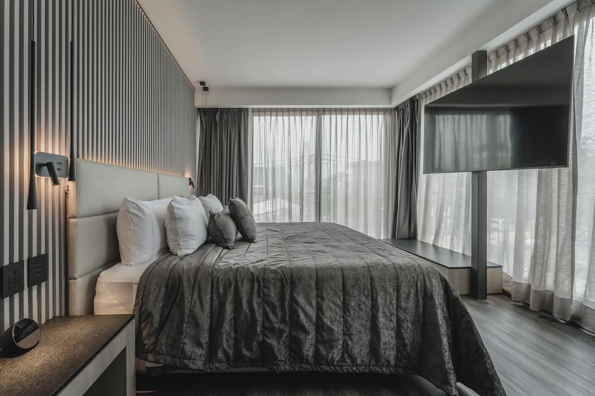 Suite superior | Caja fuerte y ropa de cama