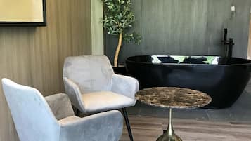 Luxury Room | Bathroom