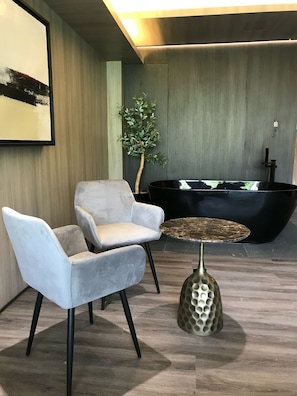 Luxury Room | Bathroom