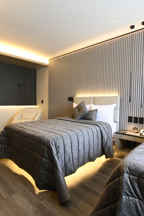 In-room safe, bed sheets