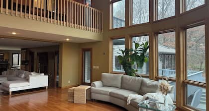 Spacious 7-bedroom house on the Lake, with AC, WiFi, in peaceful Menomonie WI