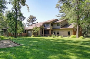 Exterior - Spacious 7-bedroom house on the Lake, with AC, WiFi,  in peaceful Menomonie WI (Menomonie)