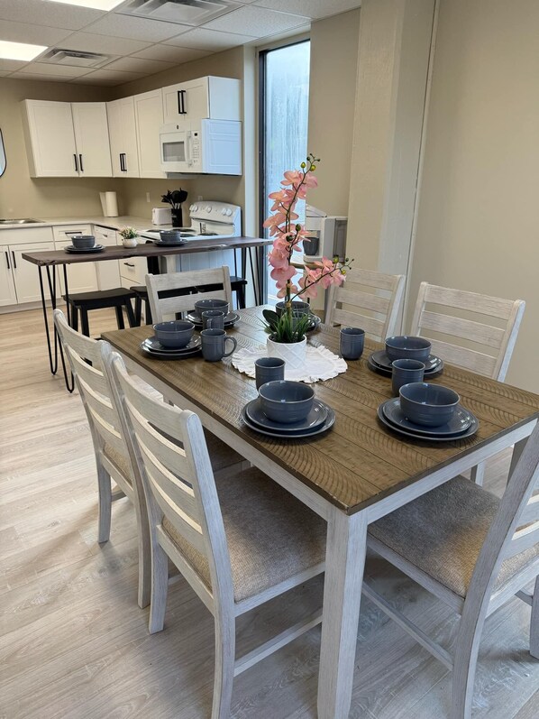 Dining - Suite 3 South Williamson, Ky HMT 10 (South Williamson)