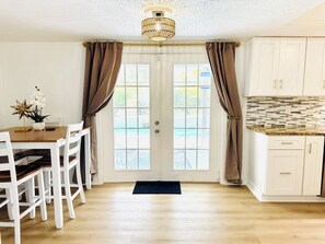 Dining - Tampa Luxury 5BR Estate with Pool + Golf Views (Tampa)