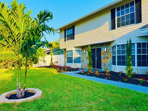 Tampa Luxury 5BR Estate with Pool + Golf Views
