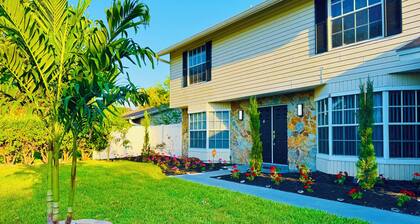 Tampa Luxury 5BR Estate with Pool + Golf Views
