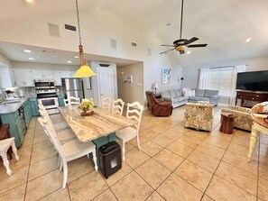 Maison, plusieurs lits, accès piscine, vue piscine (Cindy's Nest) | Intérieur