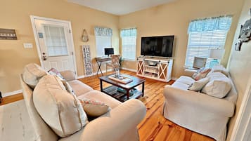 House, Multiple Beds, Balcony, Garden View (The Rookery 202) | Living area