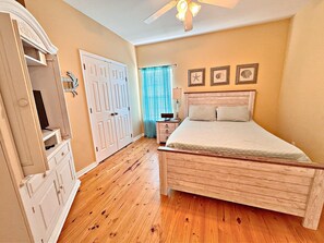 House, Multiple Beds, Balcony, Garden View (The Rookery 202) | 3 bedrooms, individually decorated, individually furnished, bed sheets