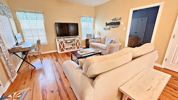 House, Multiple Beds, Balcony, Garden View (The Rookery 202) | Living area