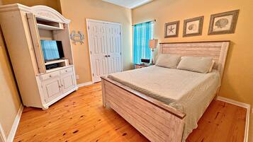 House, Multiple Beds, Balcony, Garden View (The Rookery 202) | 3 bedrooms, individually decorated, individually furnished, bed sheets