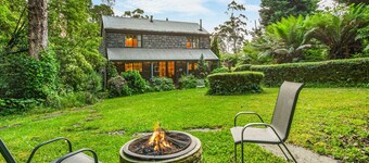StayAU Luxury Candlewick Cottage in Dandenong