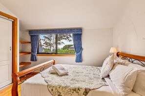 4 bedrooms, desk, iron/ironing board, travel cot