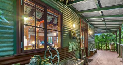 StayAU Ironbark Cottage Romantic Retreat Dandenong