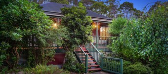 StayAU Ironbark Cottage Romantic Retreat Dandenong
