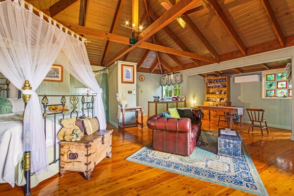 1 غرفة نوم ومكتب ومكواة/لوح كي وسرير سفر