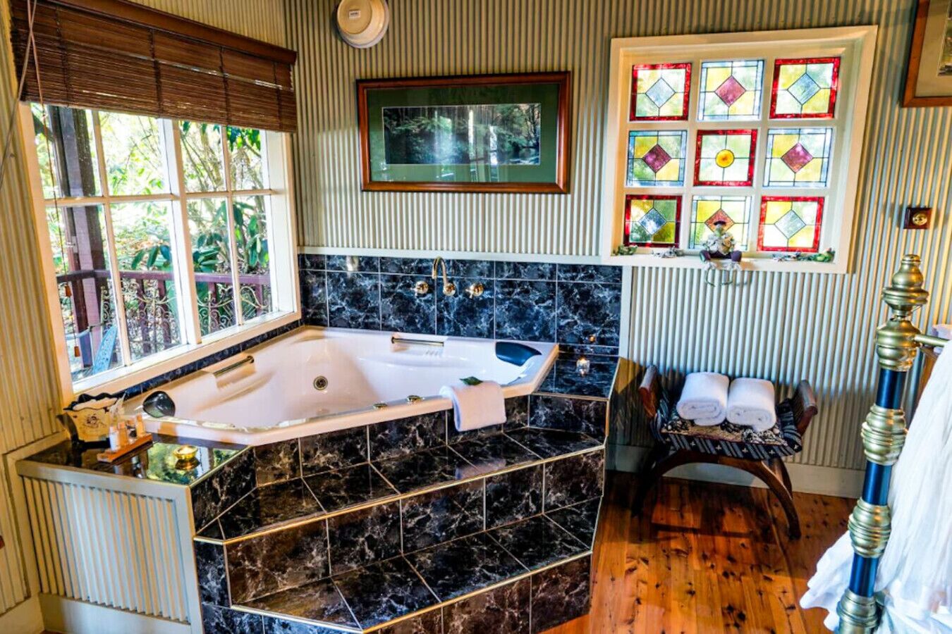 Sèche-cheveux, papier toilette