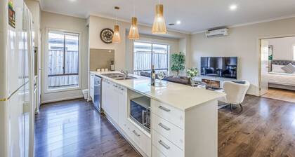 StayAU Pakenham 5 BRM Hidden Oasis Pet-friendly