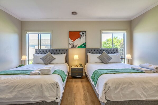 5 bedrooms, desk, iron/ironing board, travel crib