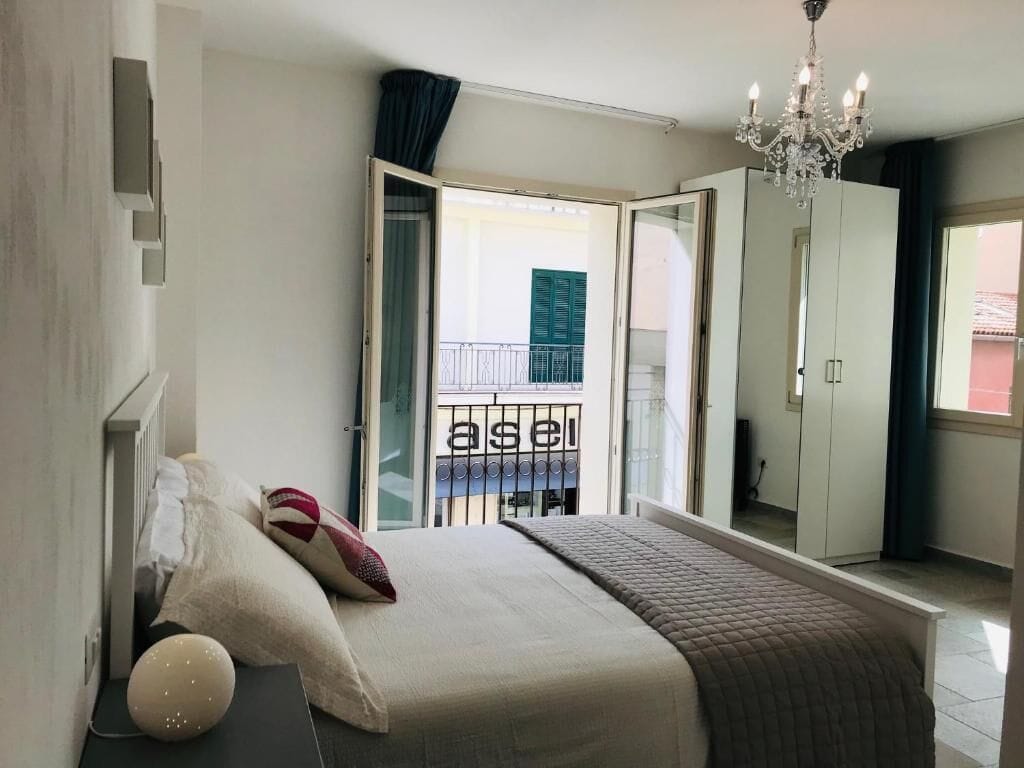 Double Room, Balcony, City View | Desk, laptop workspace, blackout drapes, soundproofing