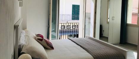 Double Room, Balcony, City View | Desk, laptop workspace, blackout drapes, soundproofing