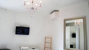 Chambre Double, balcon, vue ville | Intérieur