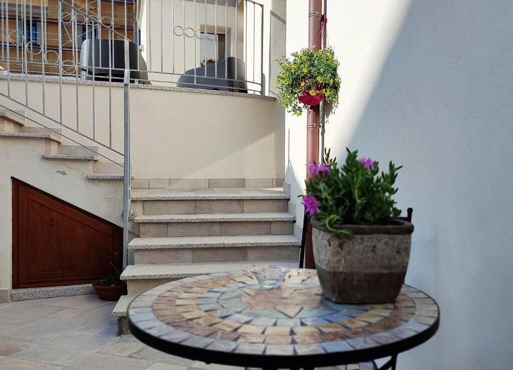 Dobbeltrom – deluxe, balkong, byutsikt | Utendørsservering