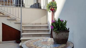 Deluxe Double Room, Balcony, City View | Outdoor dining