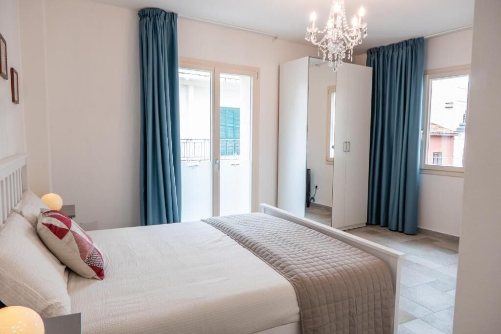 Double Room, Balcony, City View | Desk, laptop workspace, blackout drapes, soundproofing