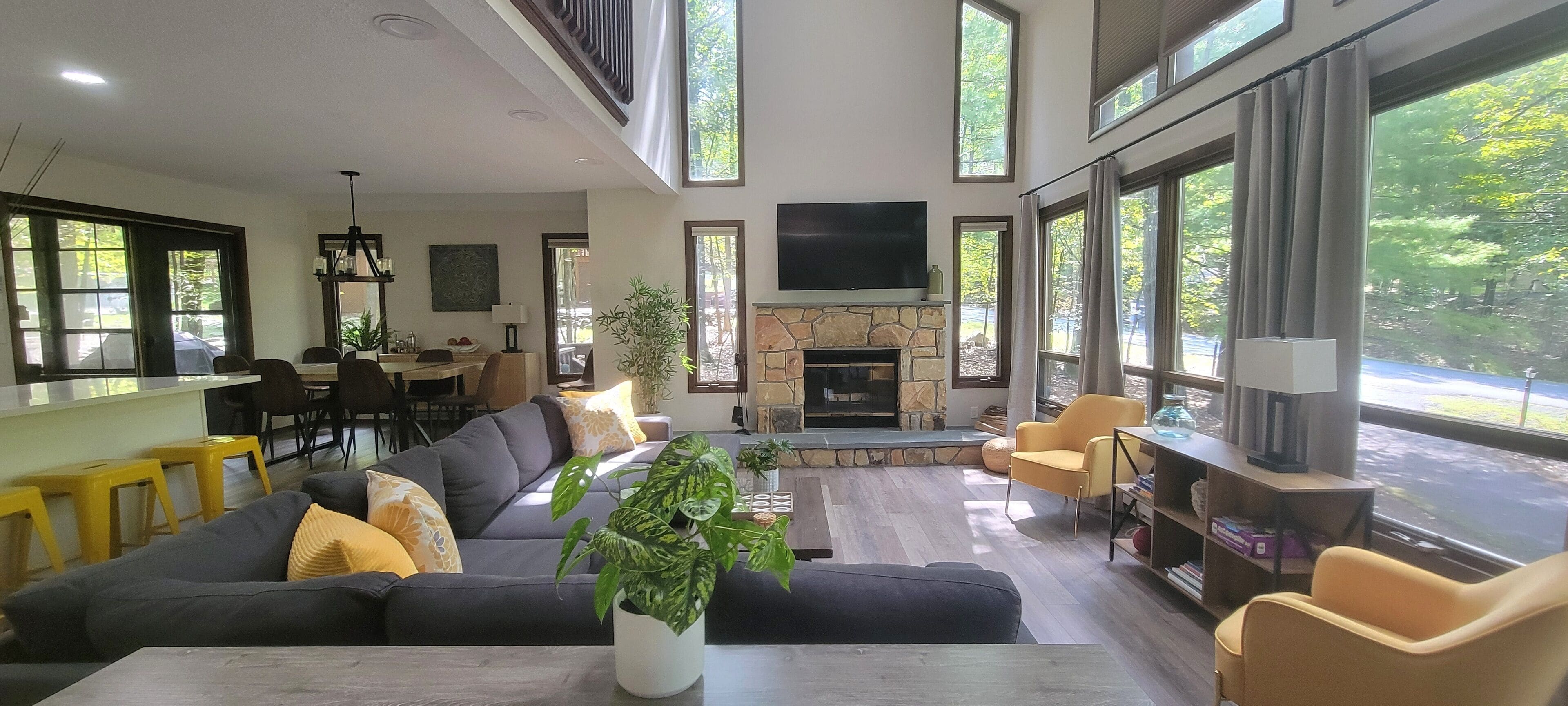 Televisor intel·ligent, llar de foc, futbolí i taula de tennis de taula 