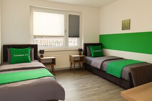 3 bedrooms, WiFi, bed sheets - Livemore24 - Apartment 2 in Duisburg 24/7 check-in (Duisburg)